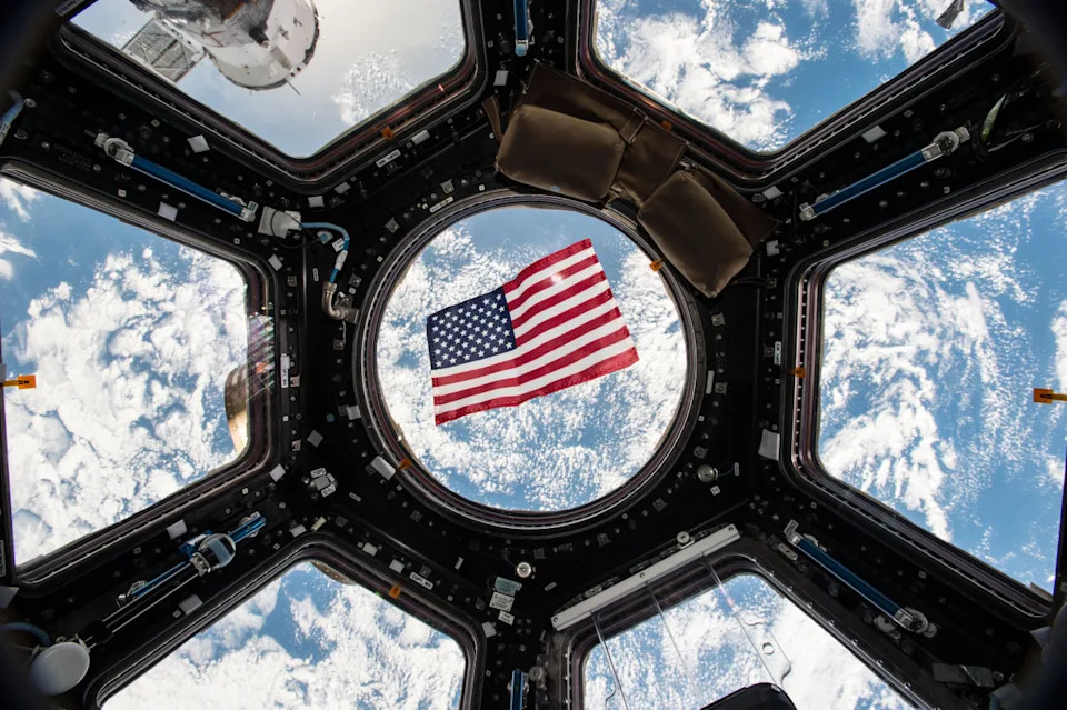 Bivši NASA astronauti osnovali „Astronauts for America“ — Brane Ustav i Zalažu Se Za Odluke Na Činjenicama