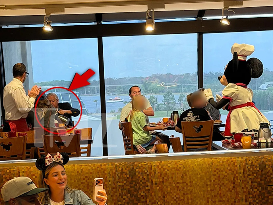 Lindsey Graham Defends $40 'Little Mermaid' Bubble Wand at Disney Amid Criticism Over Hawkish Rhetoric