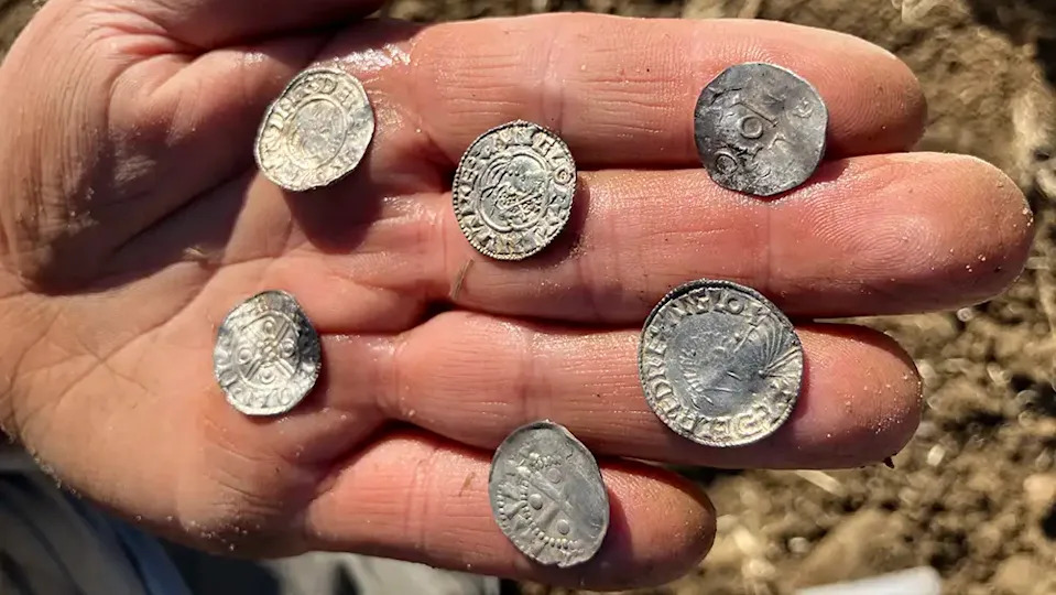 Detektori Nisu Prestajali da Pište: Otkriven Najveći Vikinški Depo U Norveškoj — 2.970 Novčića