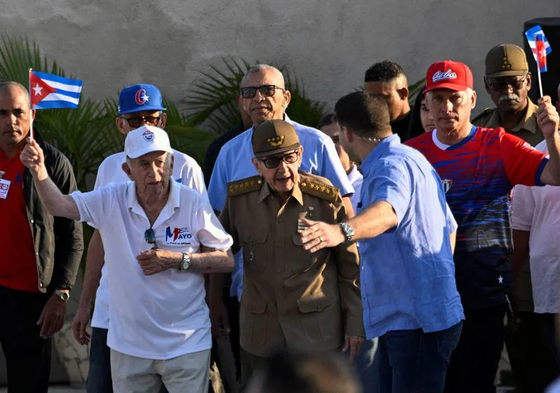 Raul Castro (94) Pridružio Se Prvomajskom Maršu U Havani Dok Rastu Tenzije Sa SAD