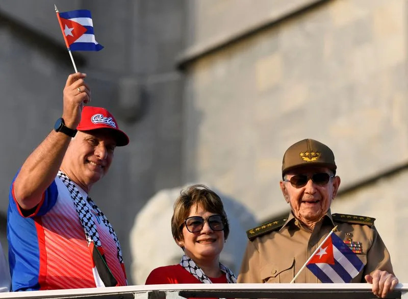 Raul Castro (94) Pridružio Se Prvomajskom Maršu U Havani Dok Rastu Tenzije Sa SAD