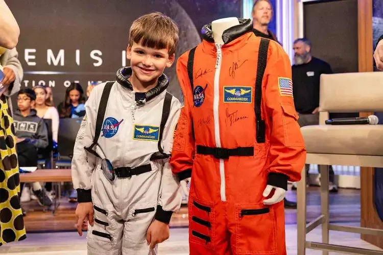 Commander Jack: Astronauti Artemis II Poklonili Petogodišnjaku Potpisano Letno Odelo