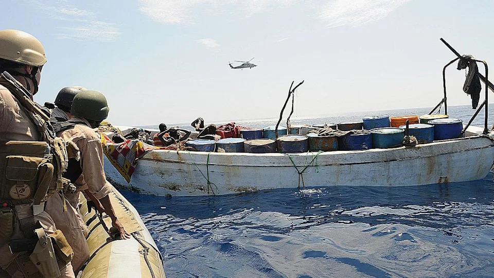 Somalijski pirati u savezu s Houthijima ciljaju trgovačku rutu nafte vrednu 1 bilion dolara — vraća se taktika otmica