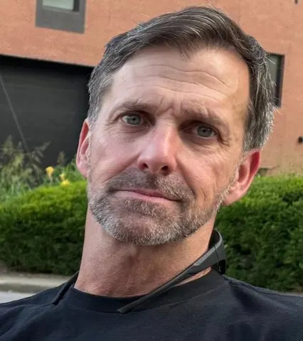 Manhunt Underway in Tennessee for Armed Ex‑Special Forces Veteran Accused of Shooting Wife