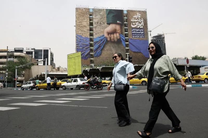 Krhko primirje sa Iranom: SAD organizuju eskort kroz Hormuški moreuz, UAE prijavile nove napade