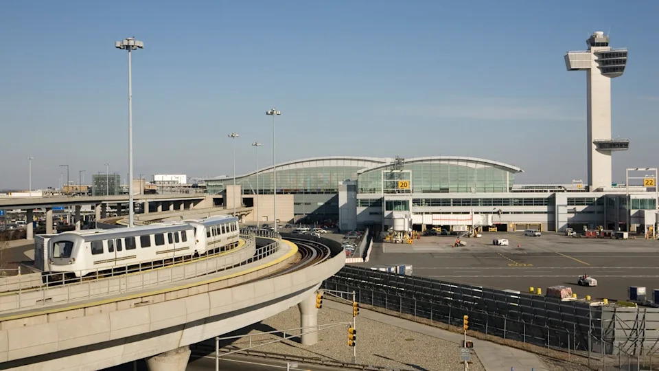 Close Call Over JFK: Two Aircraft Came Within About 475–500 Feet on Parallel Approaches