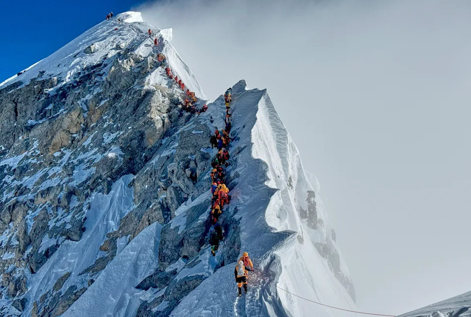 Kasni Sezona Na Everestu: Nestabilni Serak Preti, Ali 410 Penjača I Dalje U Pokretu