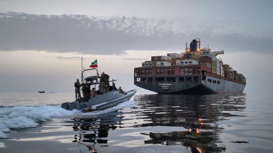 Iran Uvodi Obavezan Obrazac Za Prolaz Kroz Hormuz — Pritisak, Naknade i Rizik Za Brodove