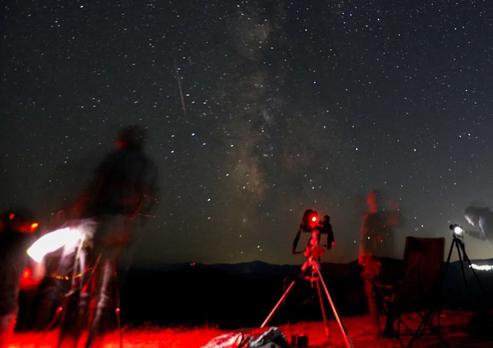 Perseidi Preuzimaju Scenu: Šta Treba Znati o Letnjim Meteorskim Kišama 2026.