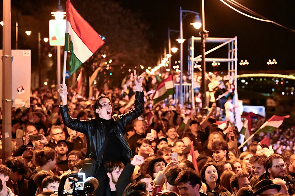 Mađarska Slavi Kraj Orbánove Ere: Péter Magyar Najavio „Proslavu Promene Režima”