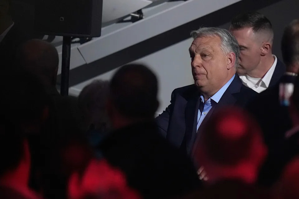 Mađarska Slavi Kraj Orbánove Ere: Péter Magyar Najavio „Proslavu Promene Režima”