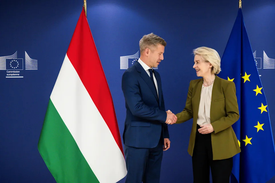 Mađarska Slavi Kraj Orbánove Ere: Péter Magyar Najavio „Proslavu Promene Režima”