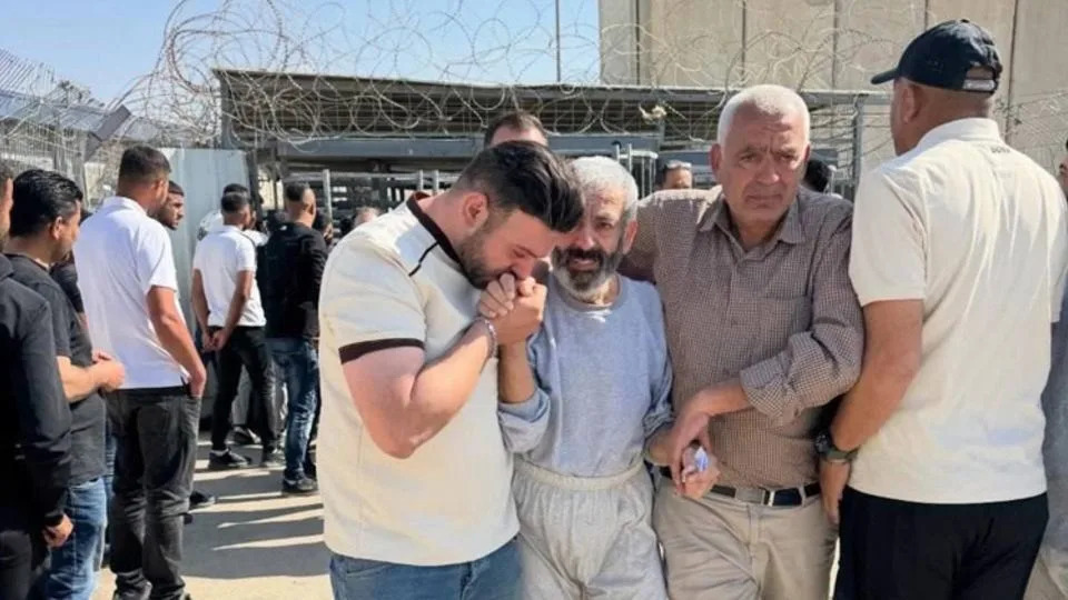 „Bilo je pravi pakao“: Palestinski novinar Ali al‑Samoudi o godini u izraelskom zatvoru i povratku radu