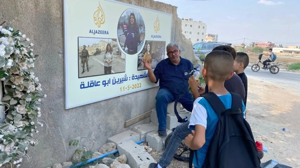 „Bilo je pravi pakao“: Palestinski novinar Ali al‑Samoudi o godini u izraelskom zatvoru i povratku radu