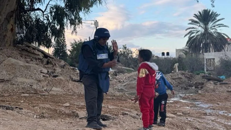 „Bilo je pravi pakao“: Palestinski novinar Ali al‑Samoudi o godini u izraelskom zatvoru i povratku radu