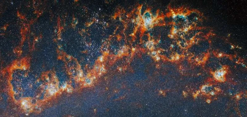 Hubble i JWST pokazuju: Masivniji zvezdani skupovi brže izranjaju iz natalnih oblaka