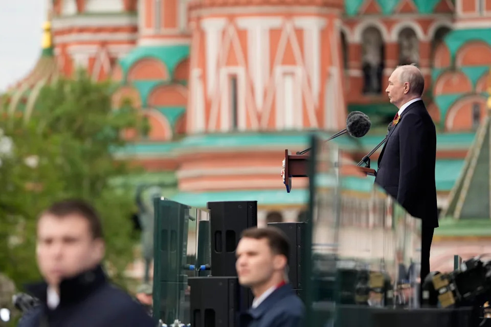 Putin: Sukob u Ukrajini Se Približava Kraju — Parada Na Crvenom Trgu Bez Teške Tehnike, Pojačane Mere Bezbednosti