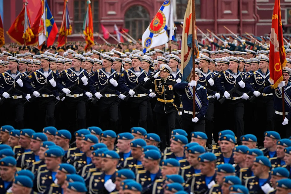 Putin: Sukob u Ukrajini Se Približava Kraju — Parada Na Crvenom Trgu Bez Teške Tehnike, Pojačane Mere Bezbednosti