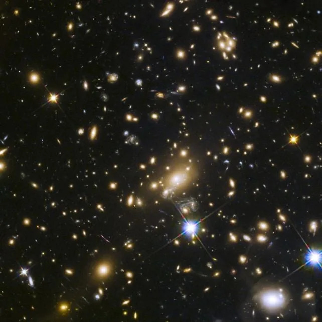 Najveći Test Njutnovog Zakona Gravitacije: Kretanje Klastera Podržava Tamnu Materiju