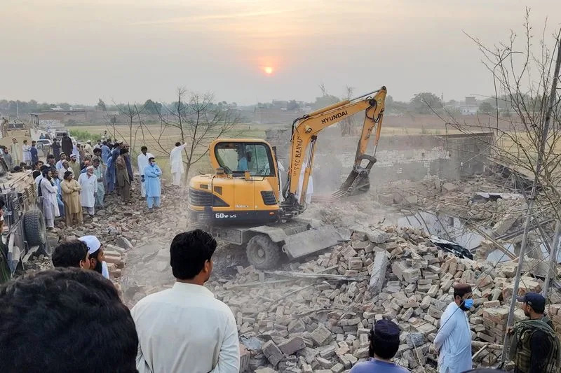 12 Police Killed in Car Bombing and Clash at Bannu Police Post