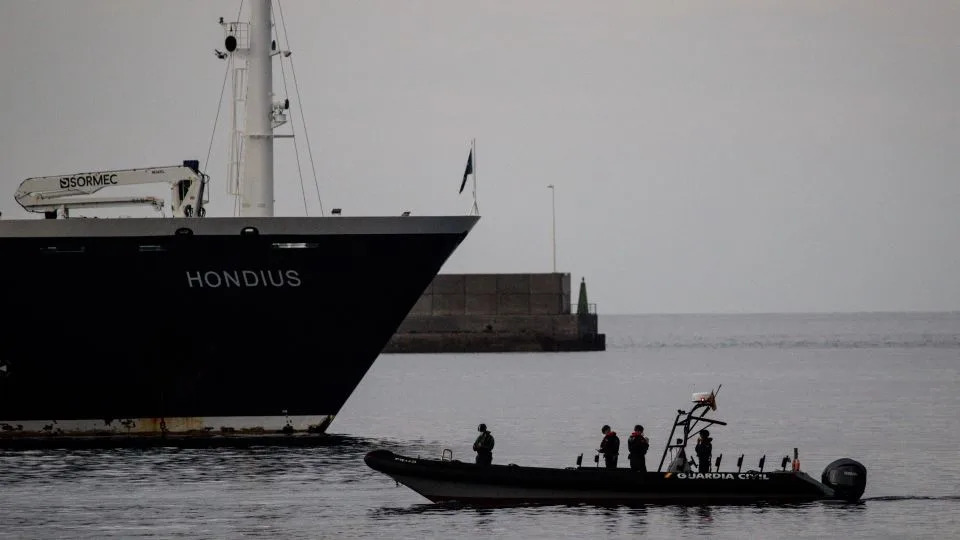 Talasi evakuacije: Desetine putnika evakuisano sa kruzera MV Hondius na Tenerifima zbog hantavirusa