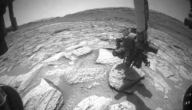Curiosity je izvukao stenu koja se zakačila za bušilicu — NASA je morala da je 'protrese'