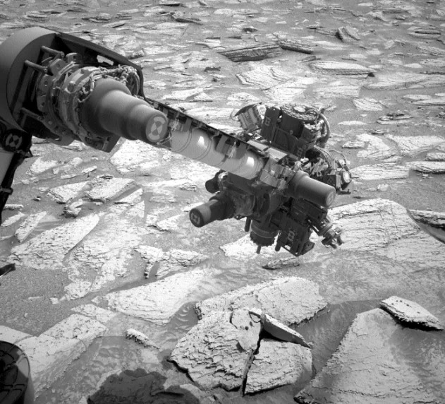 Curiosity je izvukao stenu koja se zakačila za bušilicu — NASA je morala da je 'protrese'