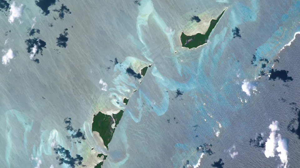Srebrni „sunglint” prekriva Havaje dok uragan Kiko očarava satelit