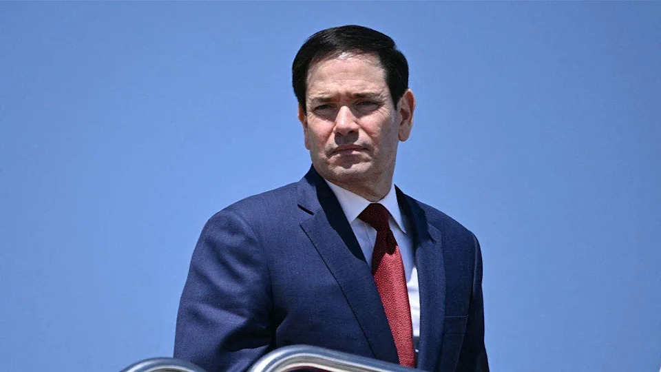 Marco Rubio Ditches Suit for Nike Tracksuit on Air Force One, Sparking Memes