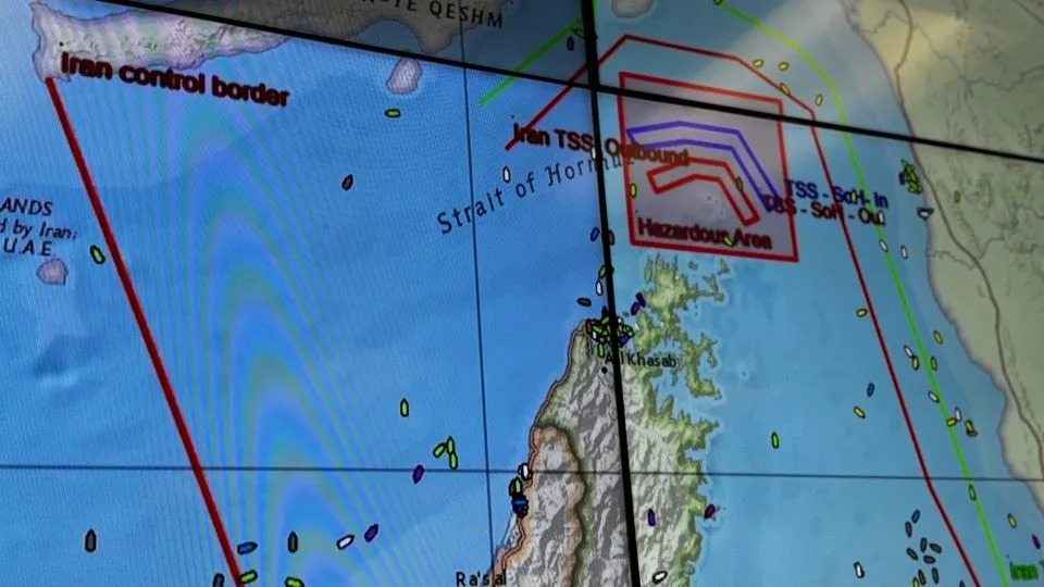 Mali Centar U Portsmouthu Koji Prvi Prima Pozive Napadnutih Brodova U Hormuškom Moreuzu