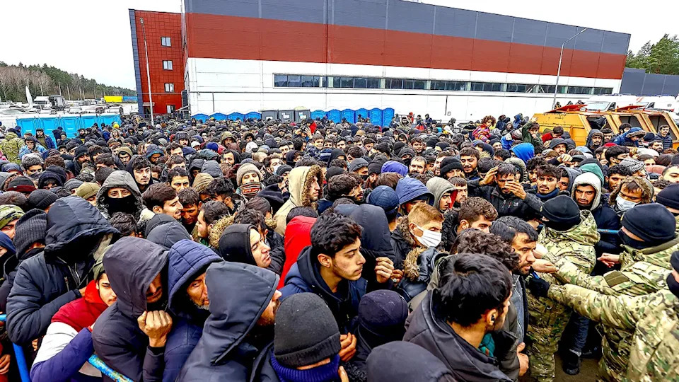 Poljska Upozorava: Rusija i Belorusija Instrumentalizuju Migrante Kao Hibridno Oružje