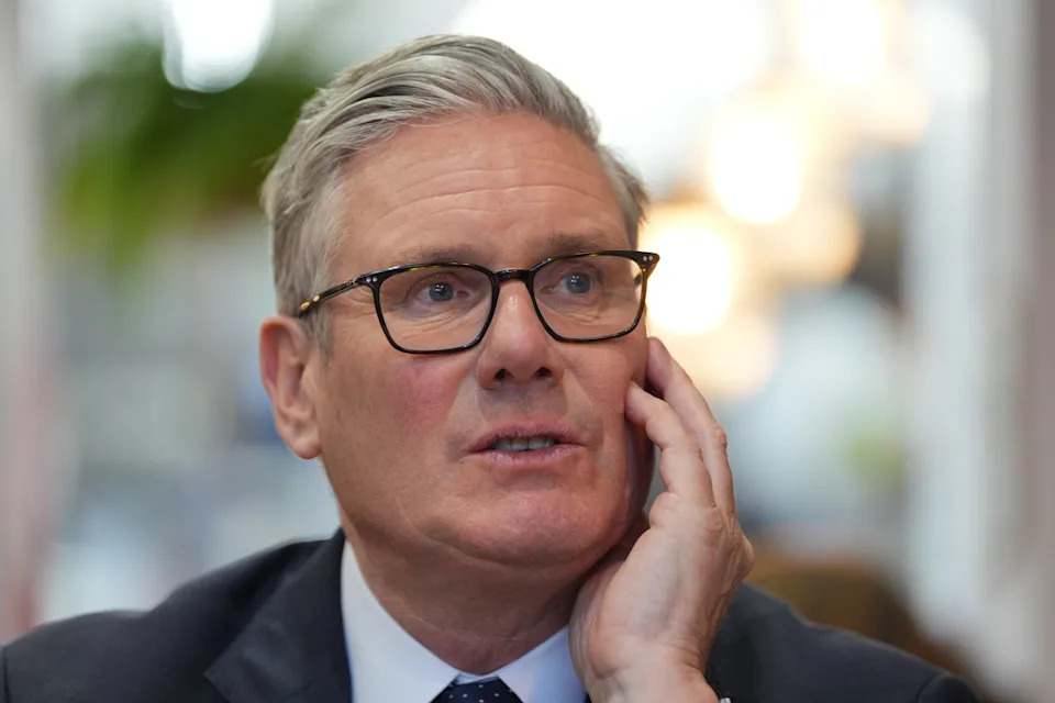 Haos u Laburu: Starmer Preuzima Krivicu, Burnham Kreće u Makerfield — Liderstvo Pod Upitnikom