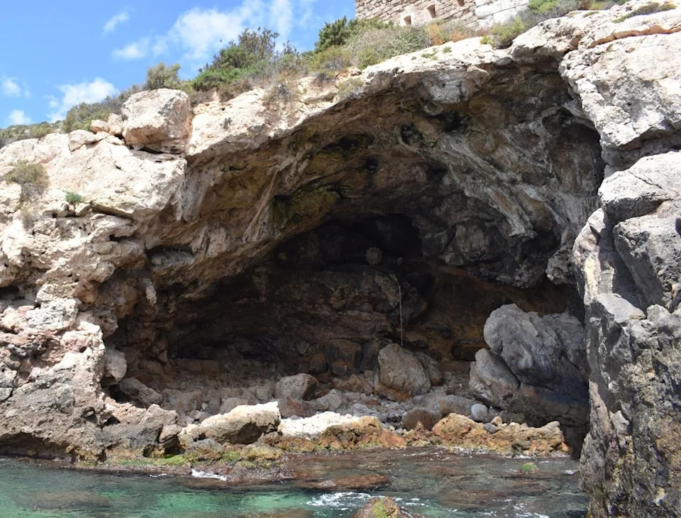 Neandertalci su jeli školjke pre oko 115.000 godina — sezonska „potpuno moderna“ strategija ishrane