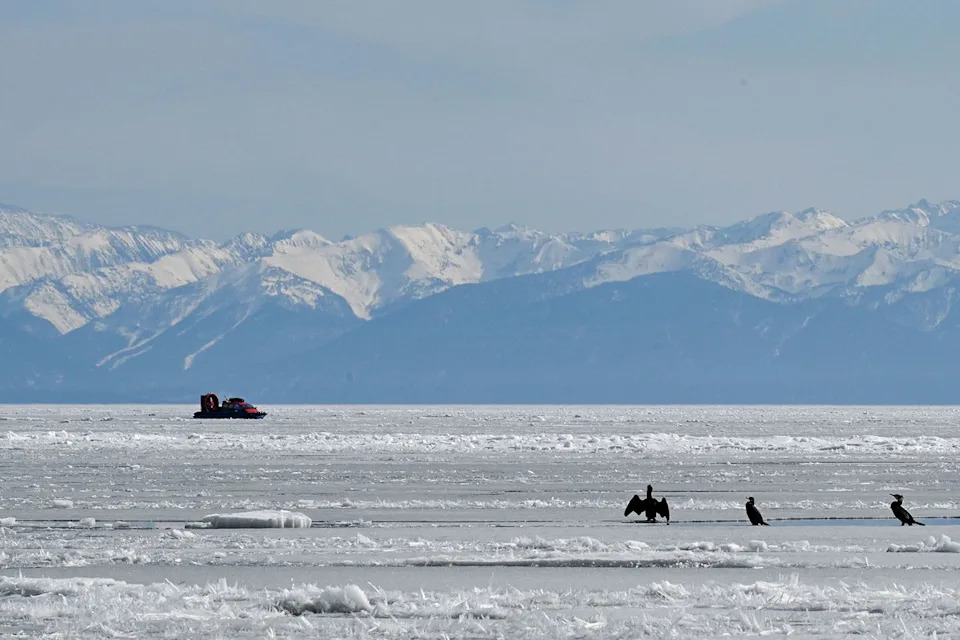 Five Tourists Dead, 13 Rescued After Overloaded Hovercraft Capsizes on Lake Baikal