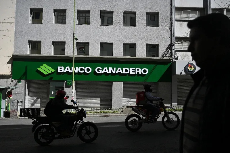 Banks Close in La Paz Amid Widespread Protests; Diplomats Urge Calm