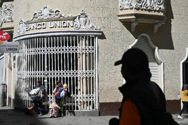 Banks Close in La Paz Amid Widespread Protests; Diplomats Urge Calm