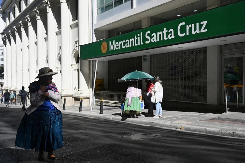Banks Close in La Paz Amid Widespread Protests; Diplomats Urge Calm