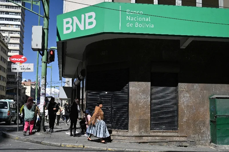 Banks Close in La Paz Amid Widespread Protests; Diplomats Urge Calm