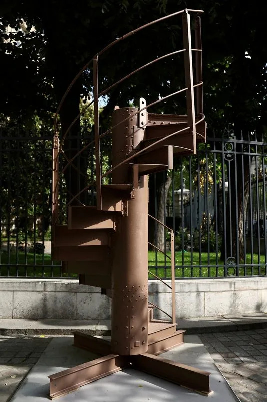 Piece of History: 14-Step Section of Eiffel Tower Staircase Sells for €450,160 in Paris