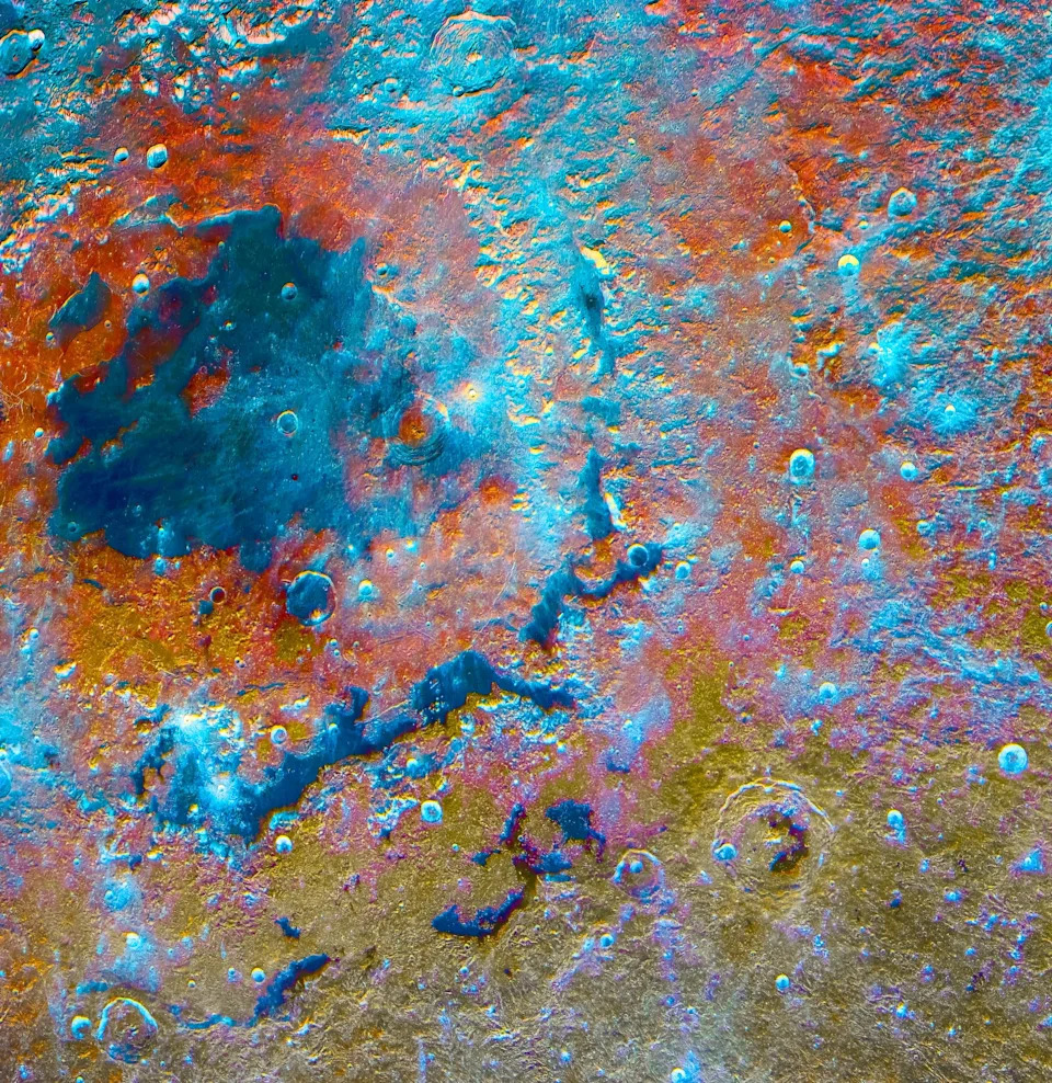 Hipersaturisane fotografije tamne strane Meseca otkrivaju skrivene minerale