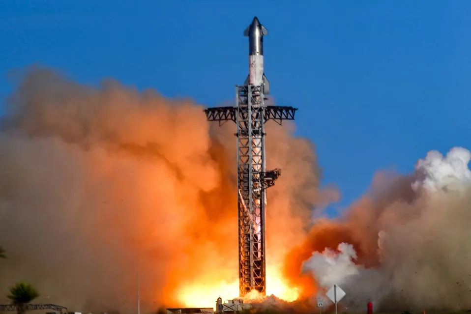 Zašto SpaceX Lansira Najmoćniju Raketu Usred Krize Goriva — I Koje Su Stvarne Posledice?