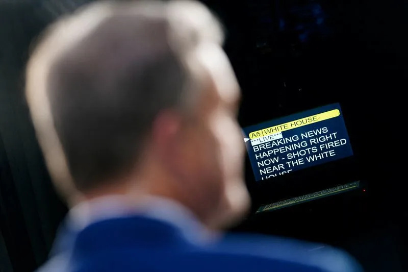 Pucnjava kod Bele kuće: Napadač pogođen od službenika, preminuo u bolnici; jedan prolaznik ranjen