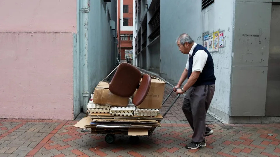 In Hong Kong’s Shadows: How ‘Cardboard Grannies’ Scavenge to Survive
