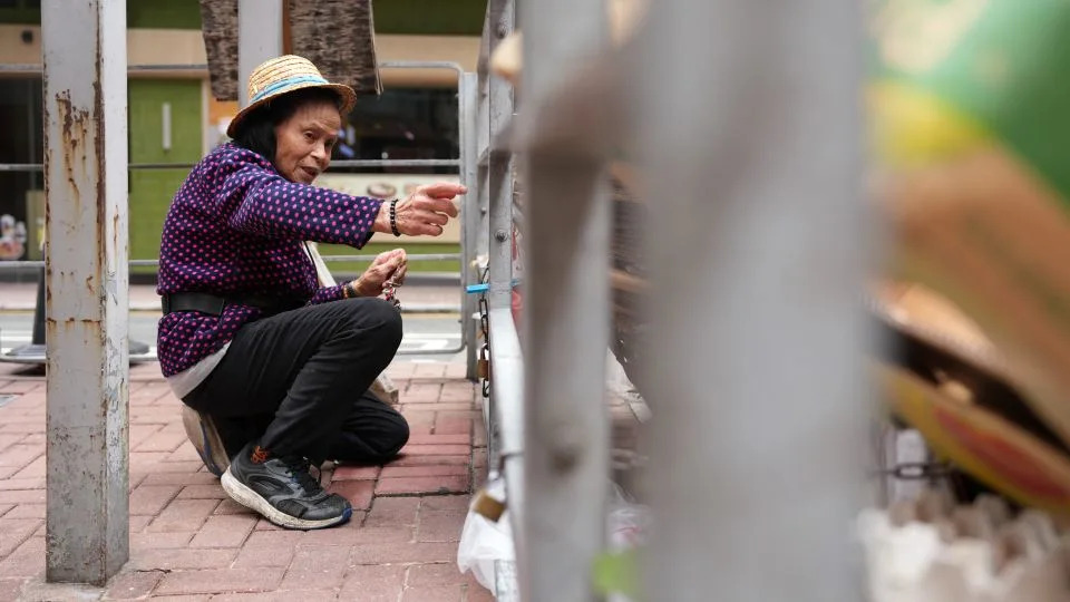 In Hong Kong’s Shadows: How ‘Cardboard Grannies’ Scavenge to Survive