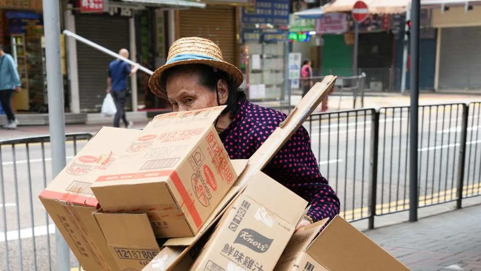 In Hong Kong’s Shadows: How ‘Cardboard Grannies’ Scavenge to Survive