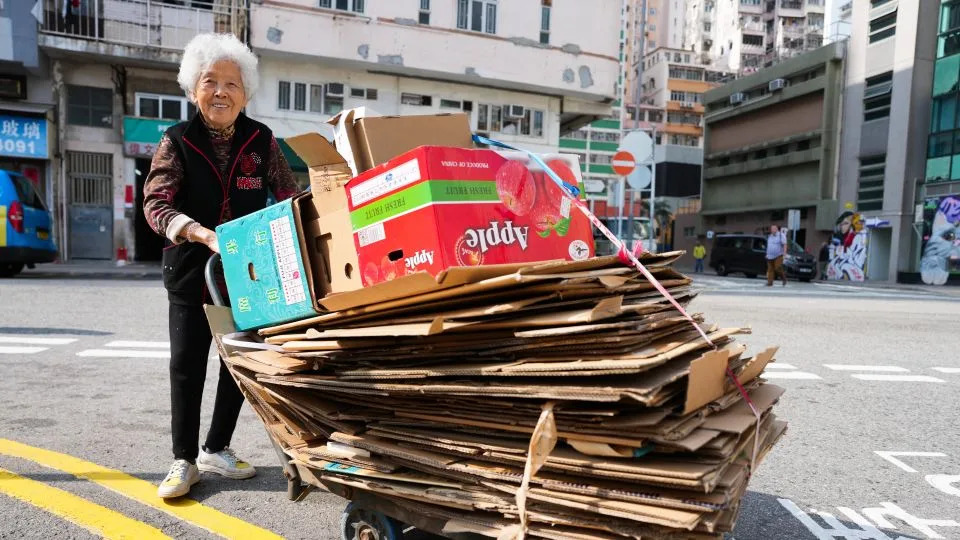 In Hong Kong’s Shadows: How ‘Cardboard Grannies’ Scavenge to Survive