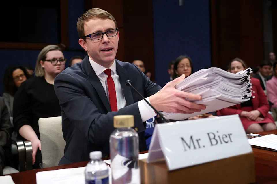 Tech Leaders and Lawmakers Sound Alarm After USCIS Limits In‑Country Green Card Applications