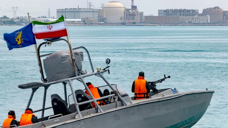Masovni prekid AIS signala kod Fujairaha: 1,35 miliona barela isplovilo dok Iran pojačava nadzor Hormuza