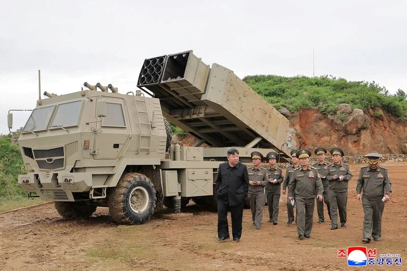 Severna Koreja Testirala AI-Vođene Krstareće Rakete i Višestruke Lansere Blizu Granice