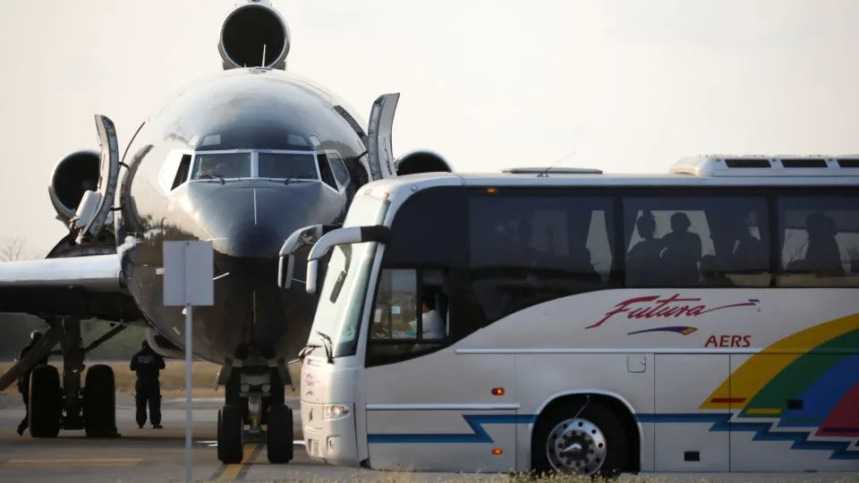 Human Rights Watch: Deported Cuban Migrants Stranded in Mexico After Alleged Abuse in U.S. Detention